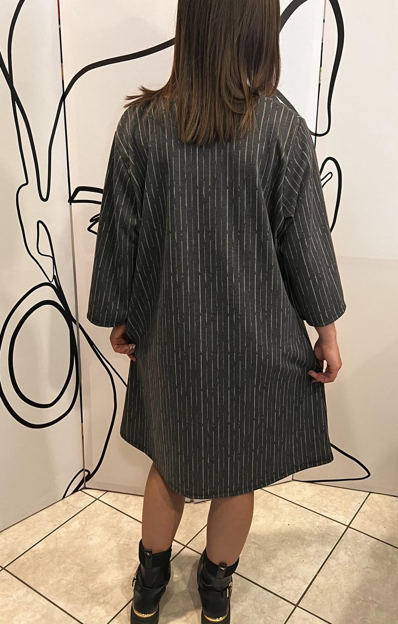 Φόρεμα midi ριγέ εβαζέ