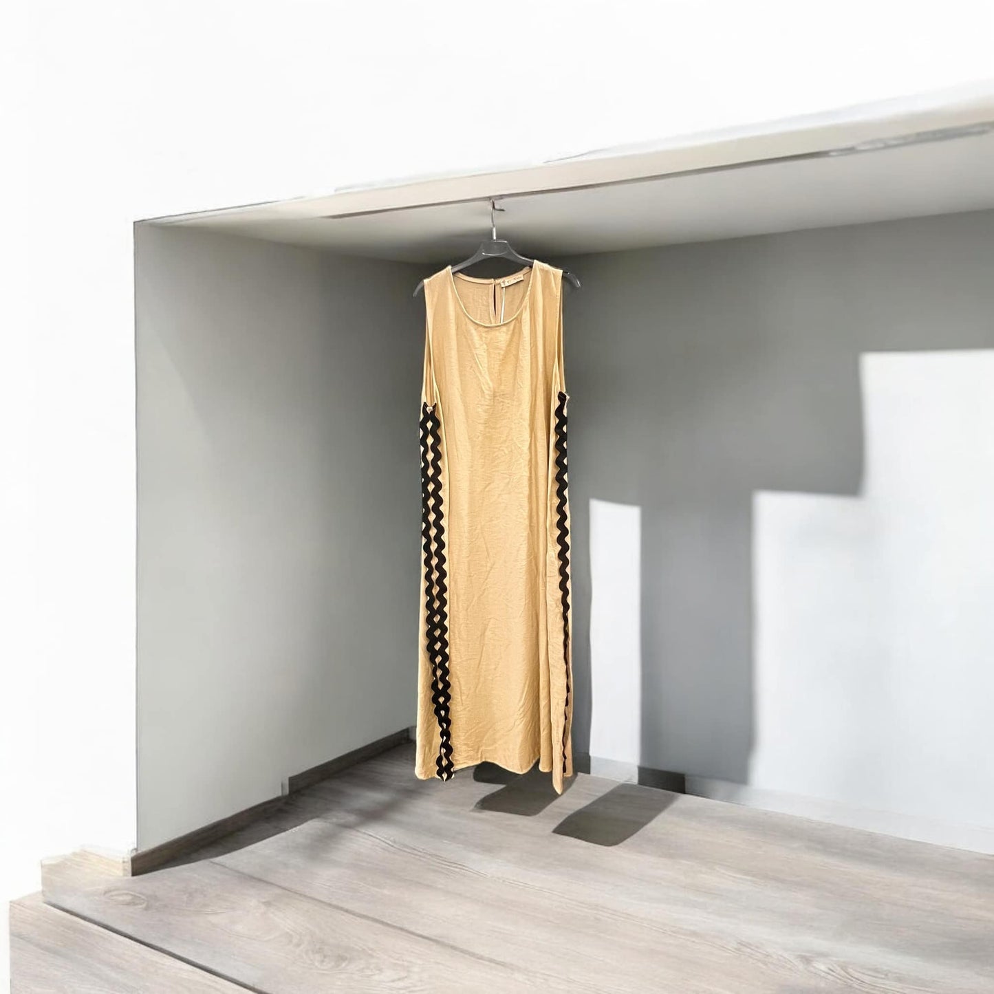 Φόρεμα maxi αμάνικο detailed