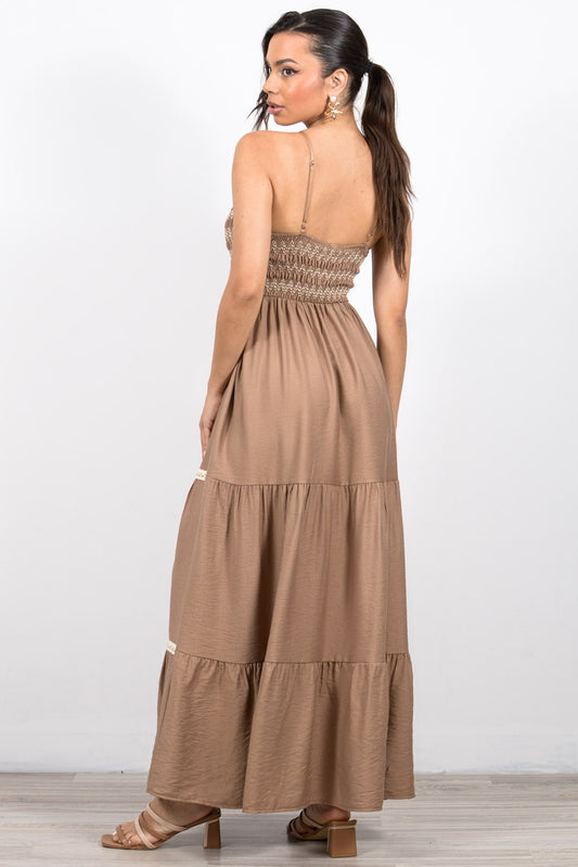 Φόρεμα maxi με βολάν και σφηκοφωλιά