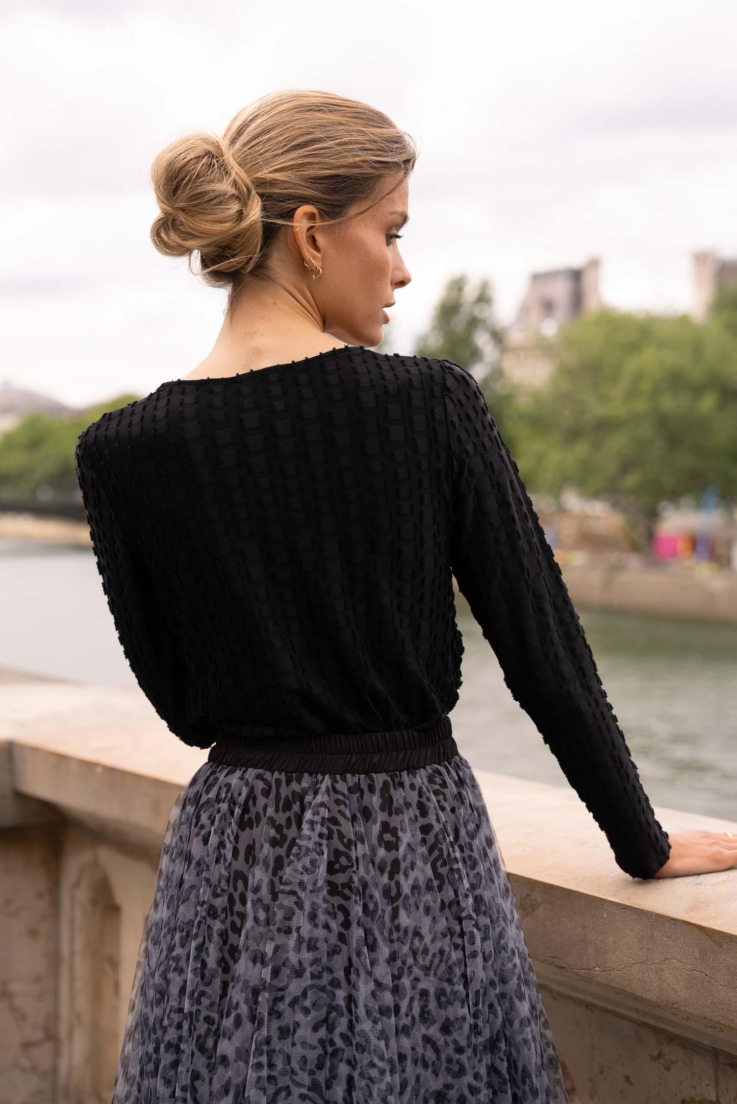 Μπλούζα με ανάγλυφο σχέδιο