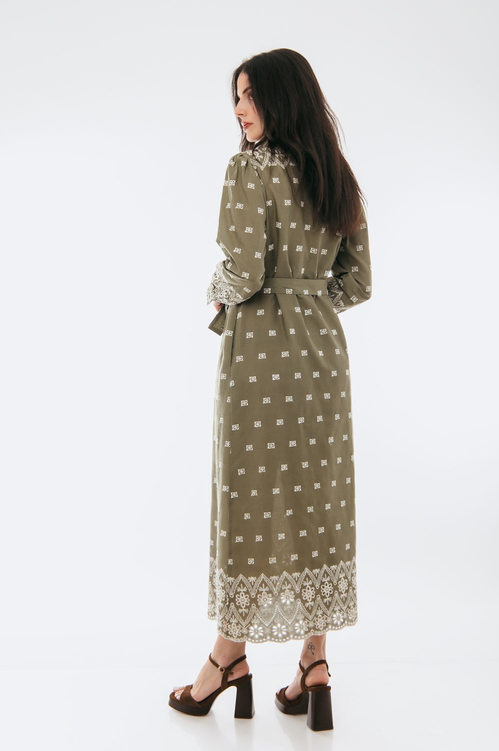 Φόρεμα midi σεμιζιέ κηπούρ