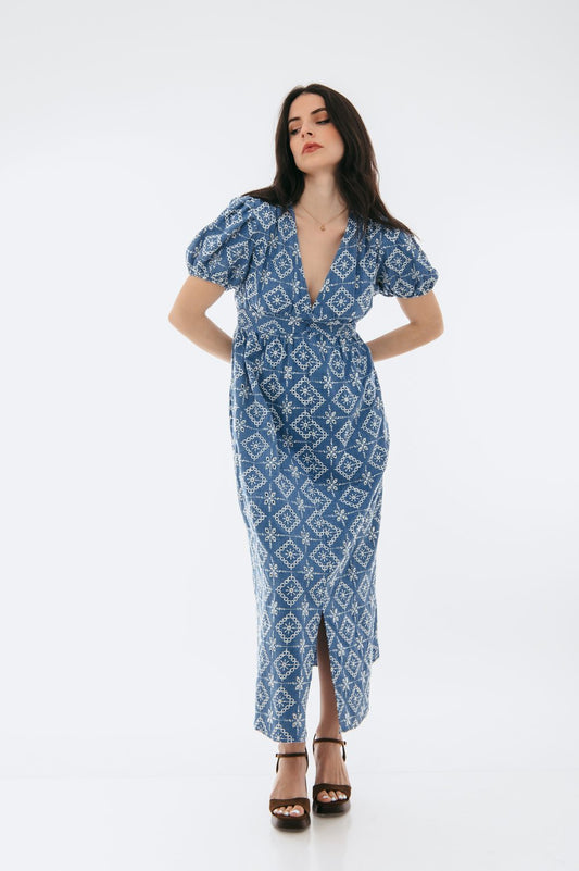 Φόρεμα midi με κέντημα