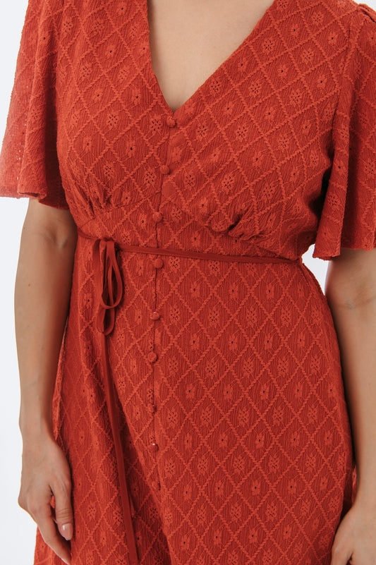 Φόρεμα midi με κέντημα