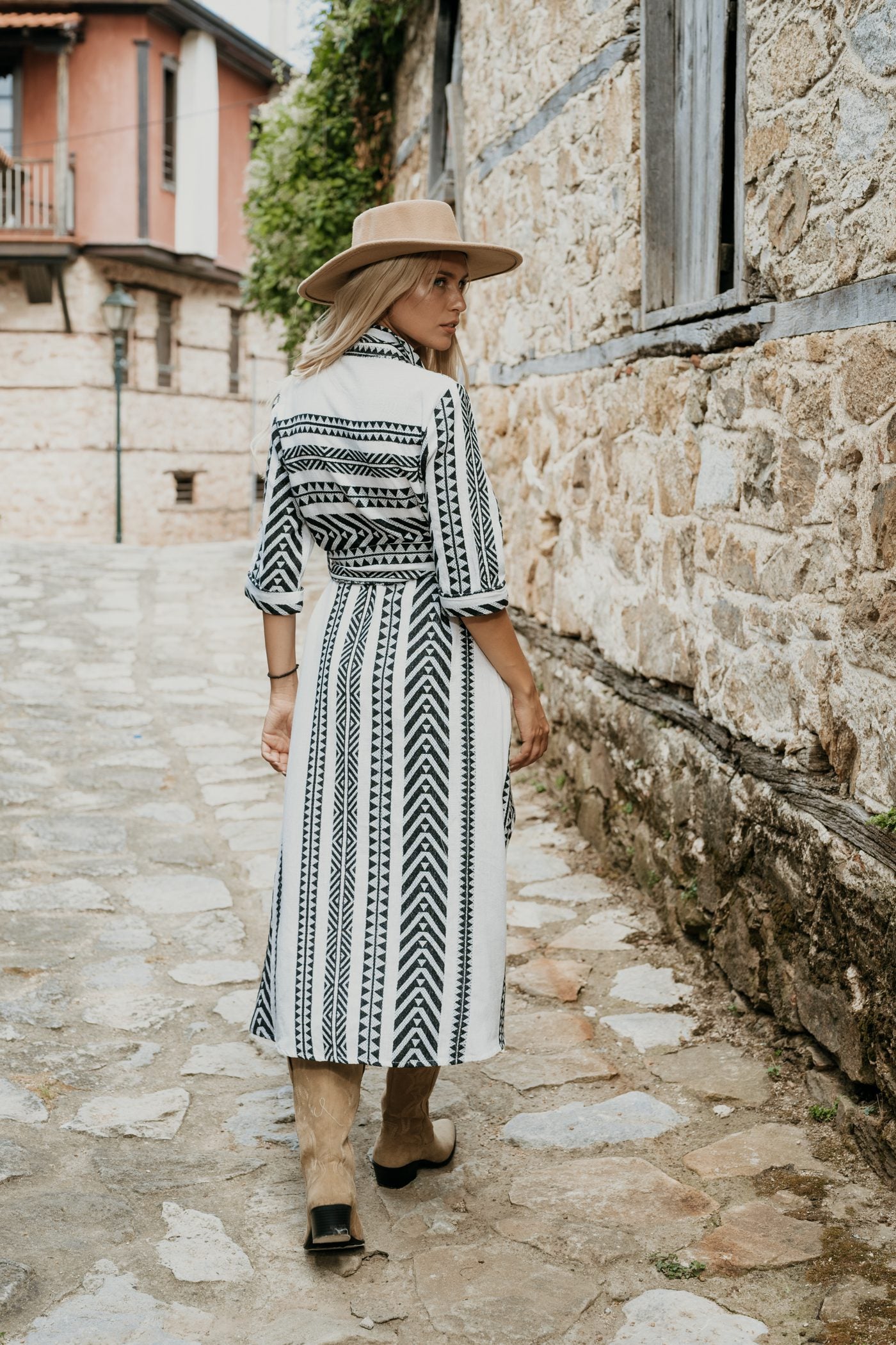 Φόρεμα midi σεμιζιέ ethnic printed