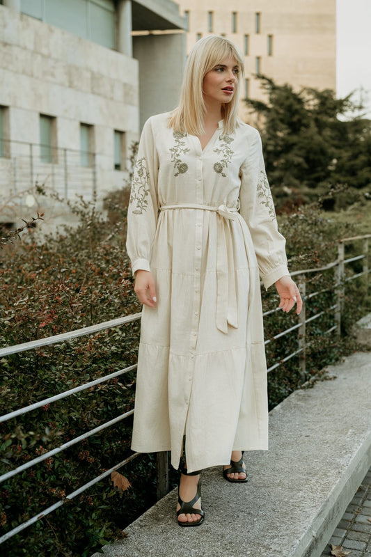 Φόρεμα maxi σεμιζιέ με κέντημα