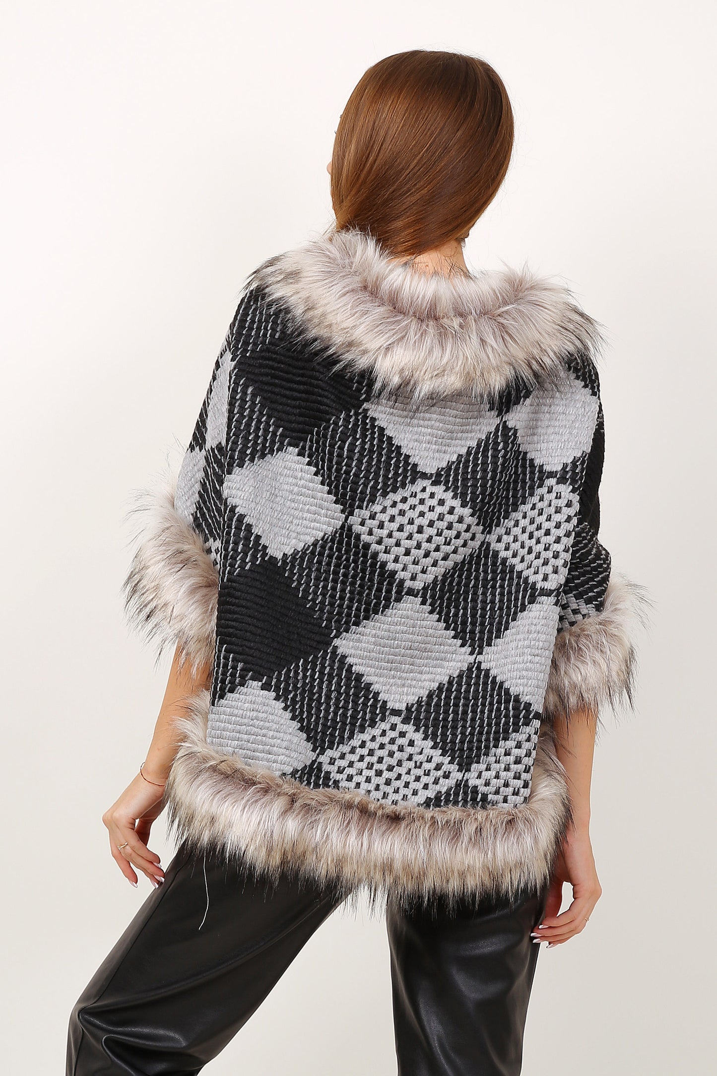Κάπα μπουκλέ καρό με γούνα