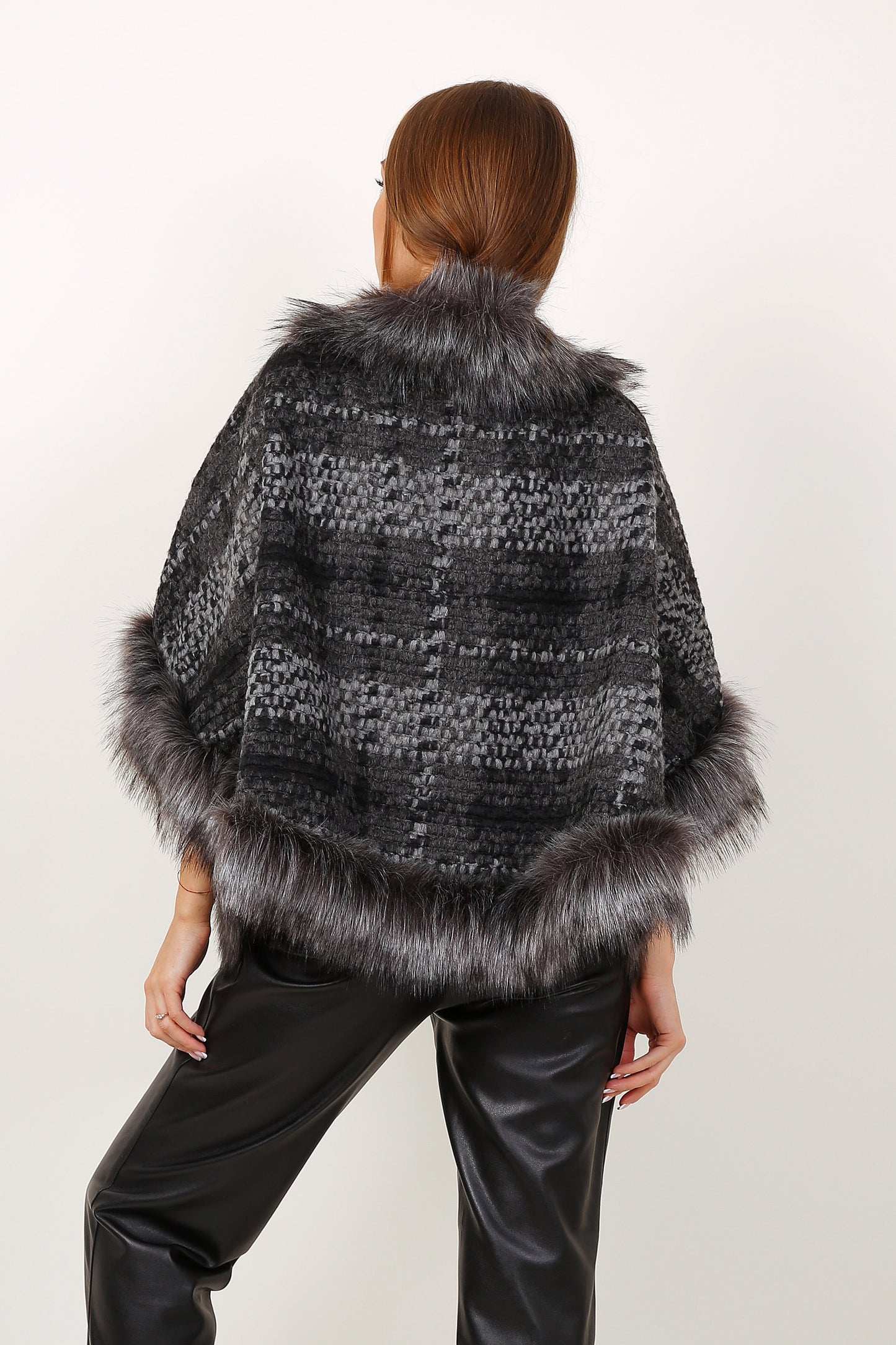 Κάπα μπουκλέ με γούνα