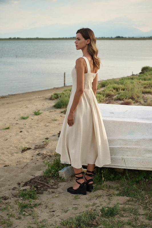 Φόρεμα midi κλοσαριστό