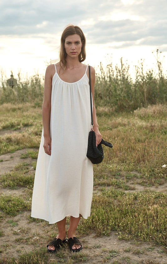 Φόρεμα maxi με εντυπωσιακή πλάτη