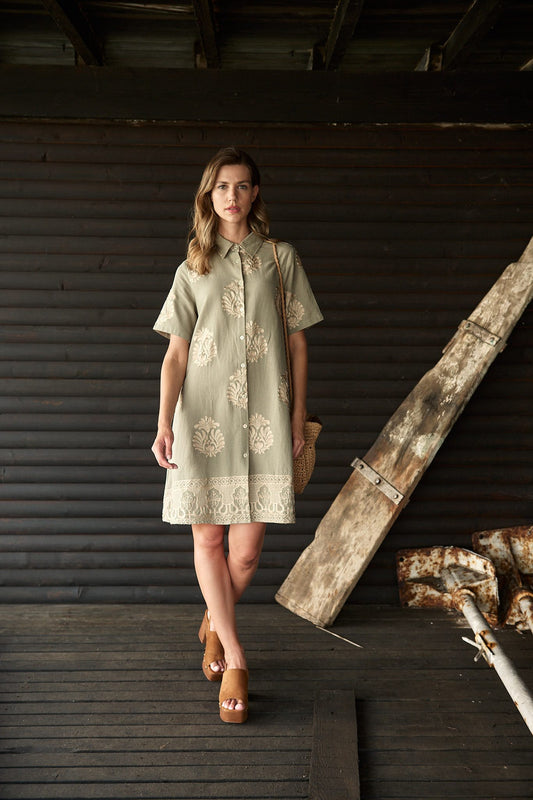 Φόρεμα mini με κέντημα