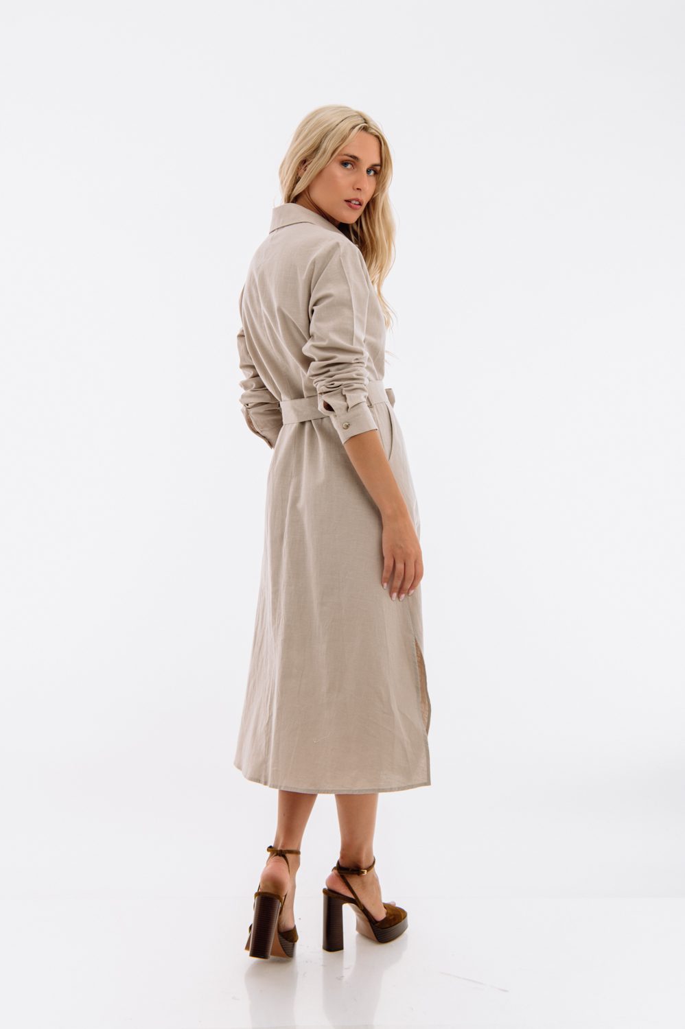 Φόρεμα midi λινό σεμιζιέ