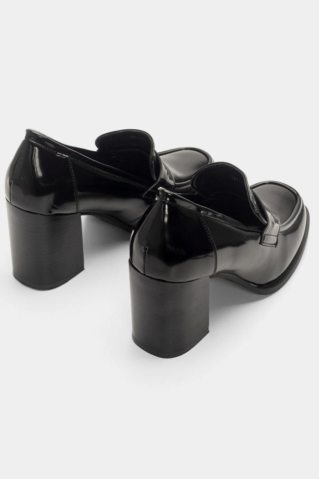 Γόβες loafers λουστρίνι