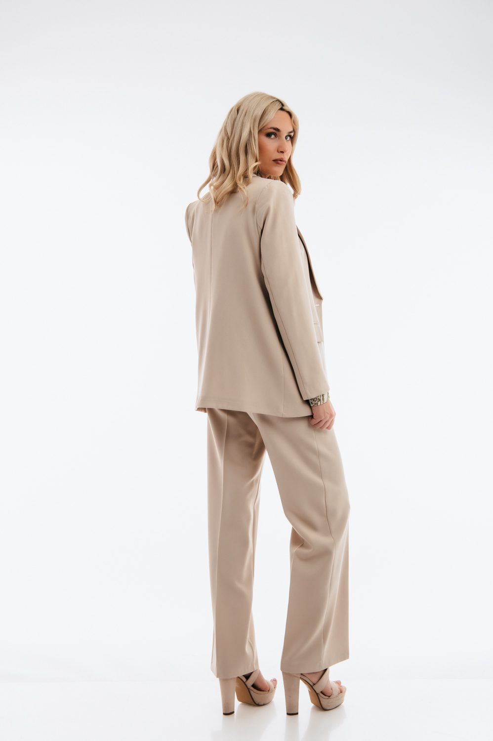 Κοστούμι από σακάκι και παντελόνι