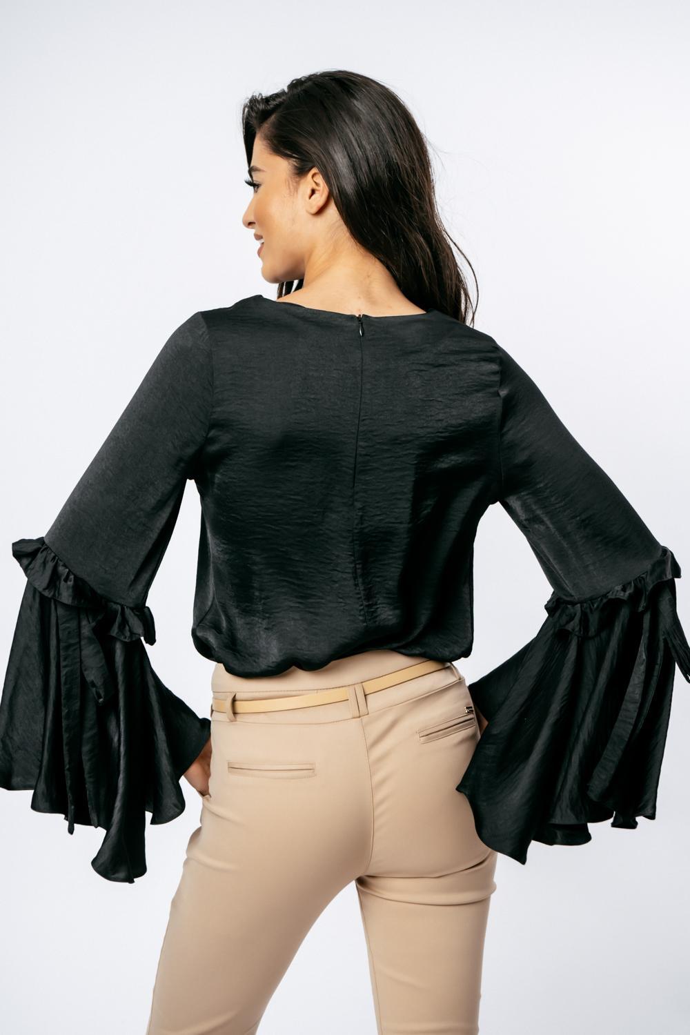 Μπλούζα με βολάν μανίκια