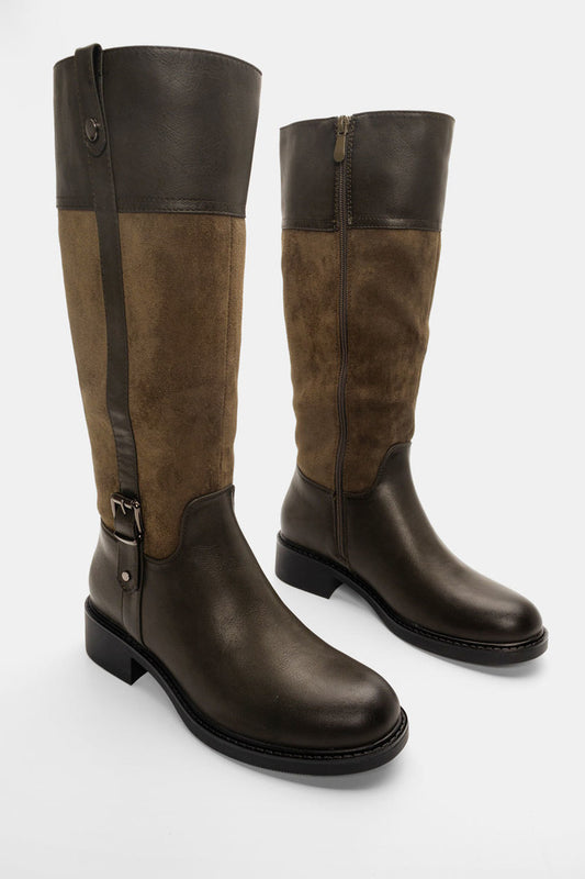 Μπότες με διακοσμητική τόκα