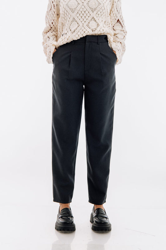 Παντελόνι με πιέτες