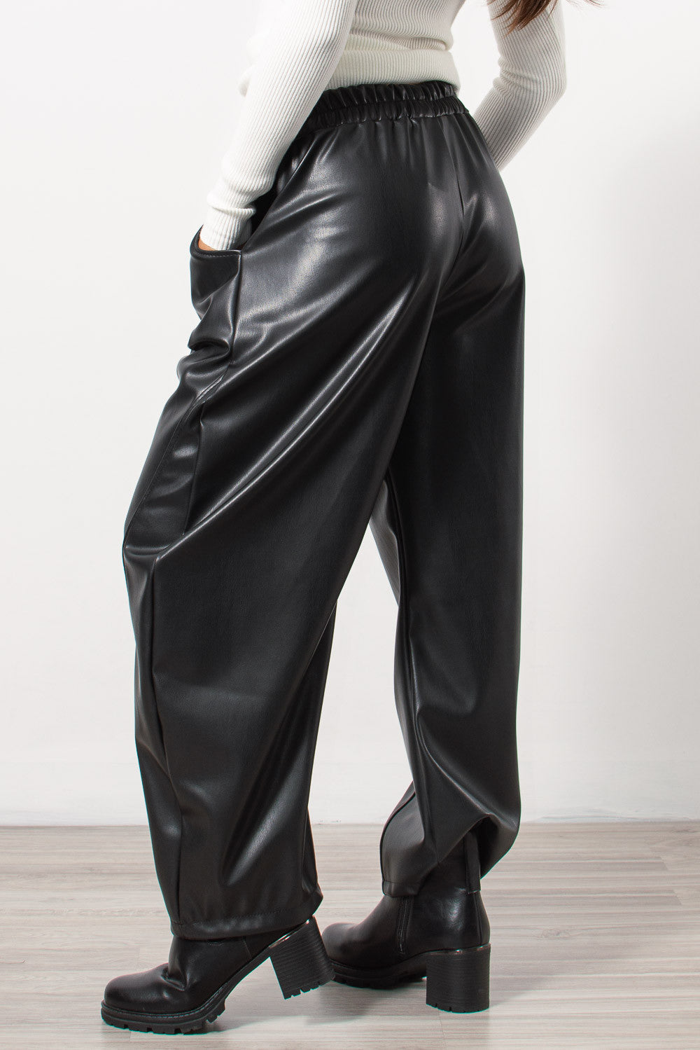 Παντελόνα barrel eco leather
