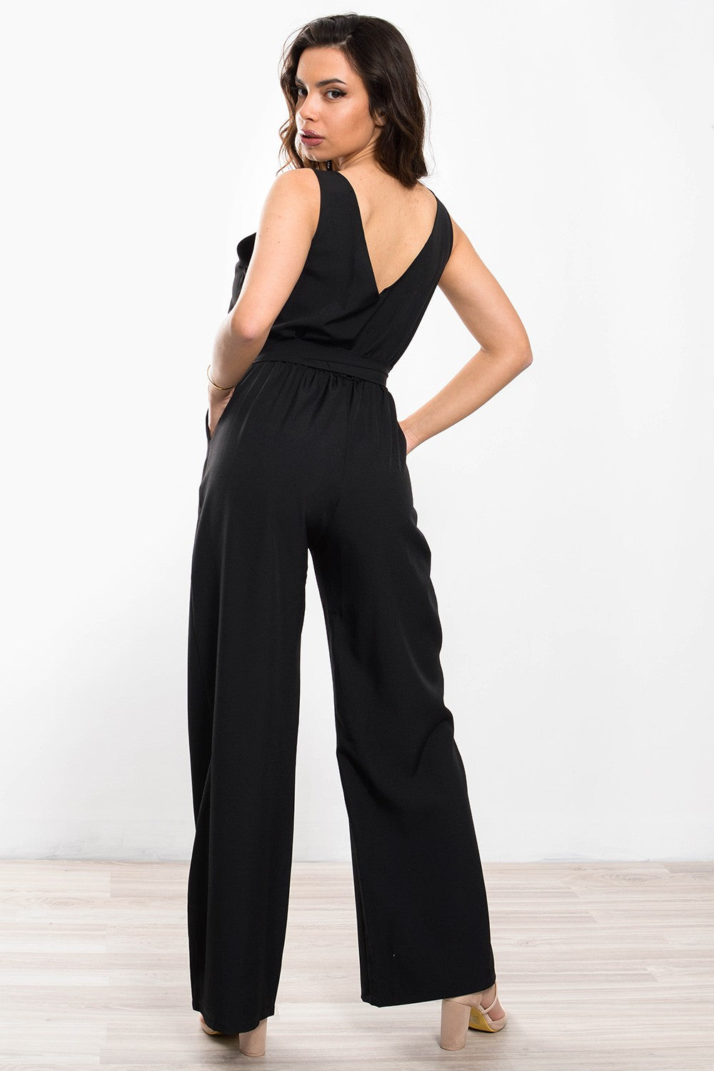 Ολόσωμη φόρμα με ζωνάκι