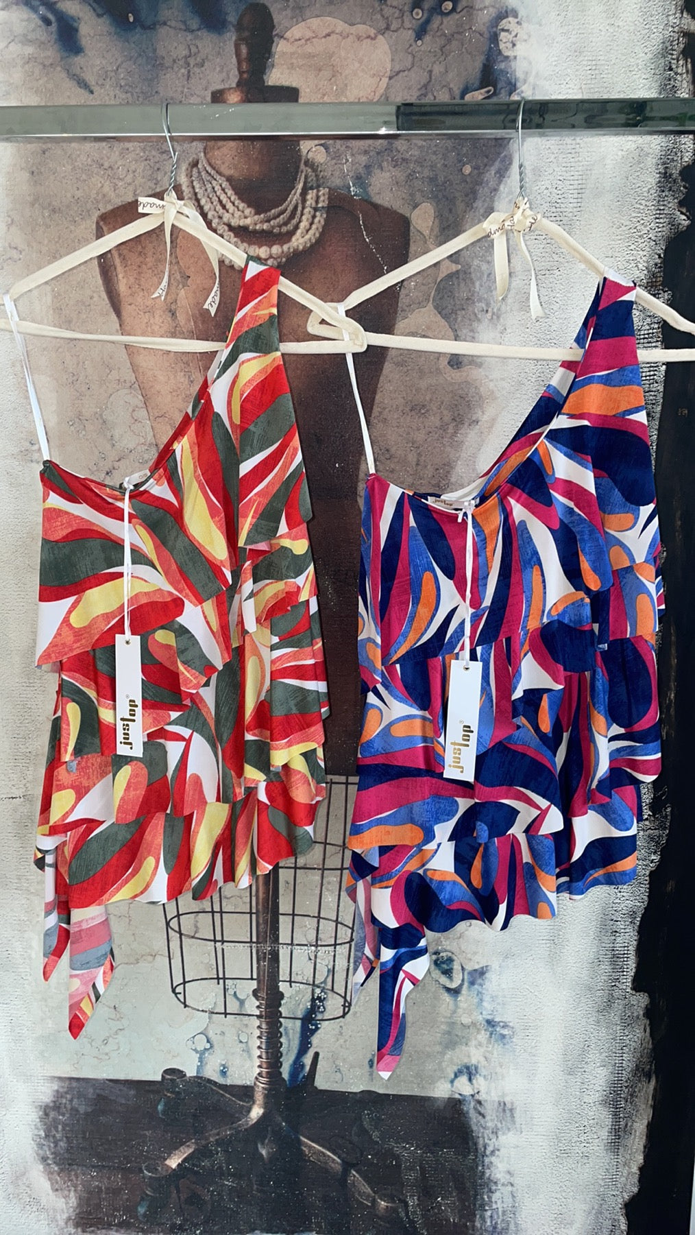 Top εμπριμέ με έναν ώμο