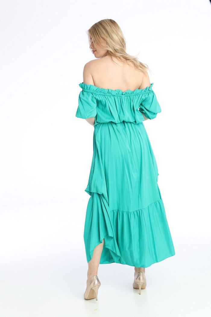 Φόρεμα strapless με σούρες και πιασίματα