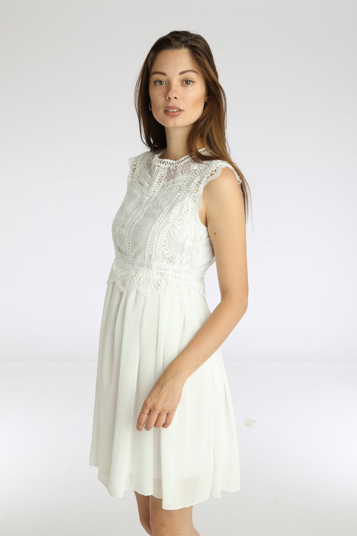 Φόρεμα mini με δανδέλα και τούλι