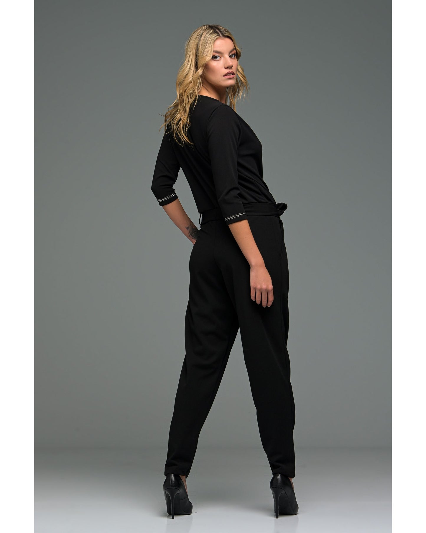 Ολόσωμη φόρμα με διακοσμητική τρέσσα