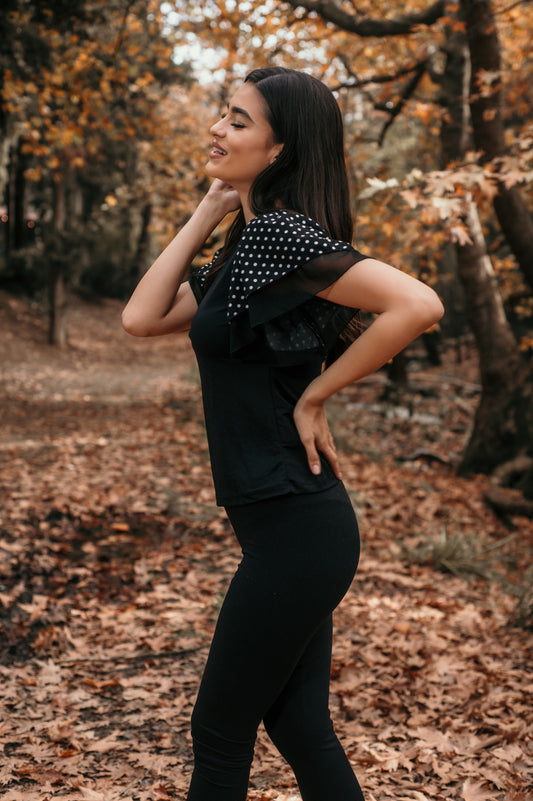 Τοπ με πουά μανίκια