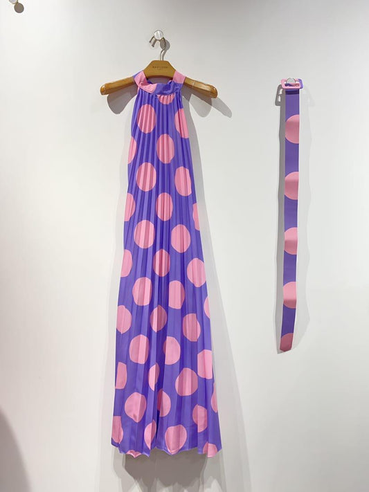 Φόρεμα maxi πλισέ πουά με ζώνη