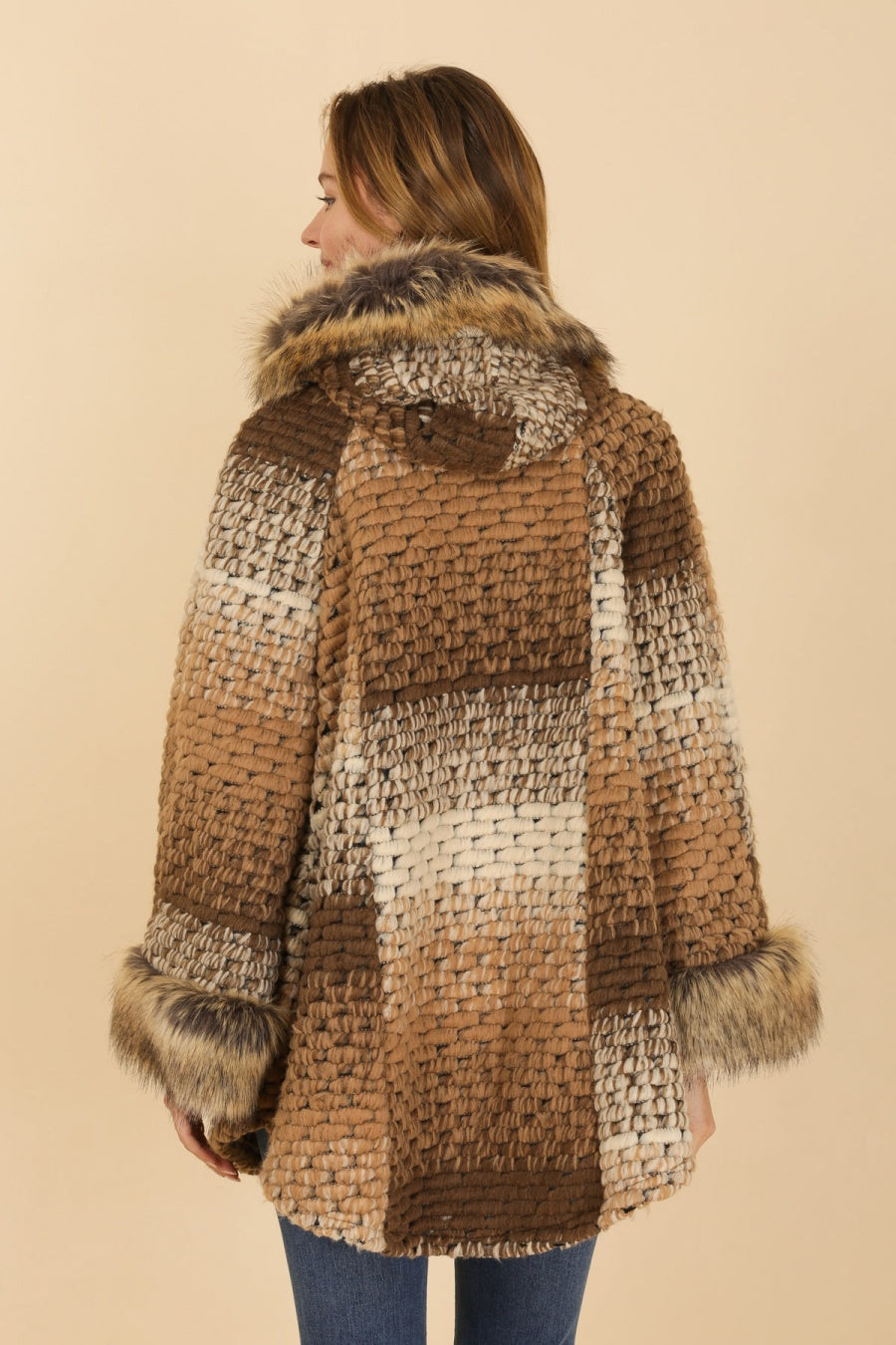 Ημίπαλτο μάλλινο μπουκλέ με γούνα oversized