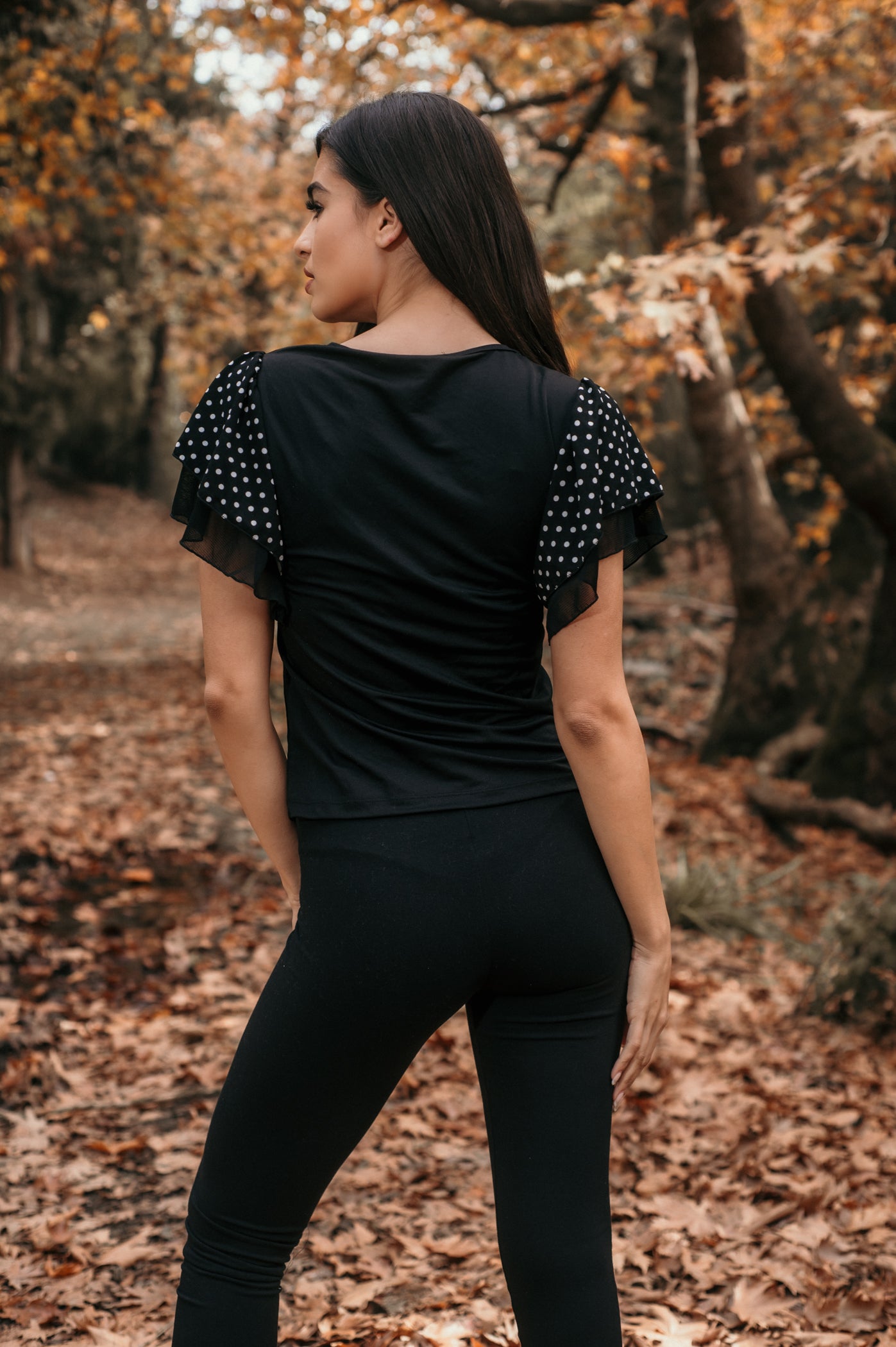 Τοπ με πουά μανίκια