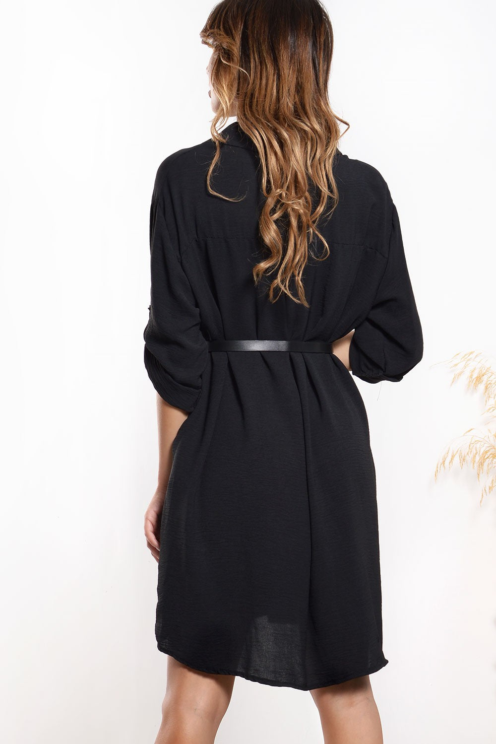 Φόρεμα mini σεμιζιέ με ζώνη