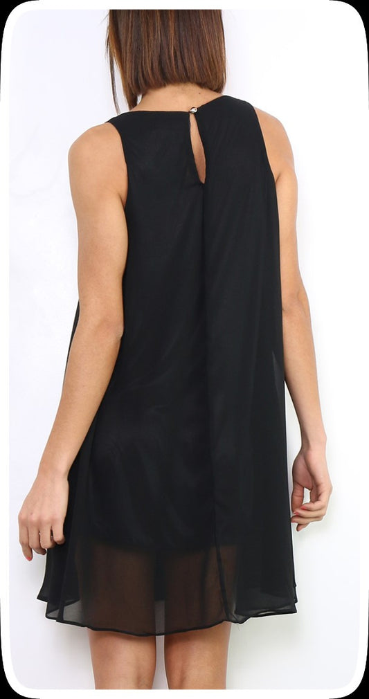 Φόρεμα με διακοσμητική αλυσίδα