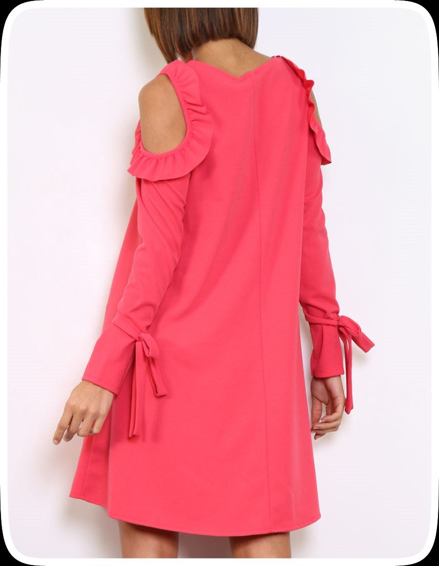 Φόρεμα έξωμο με βολάν σε Α άνετη γραμμή