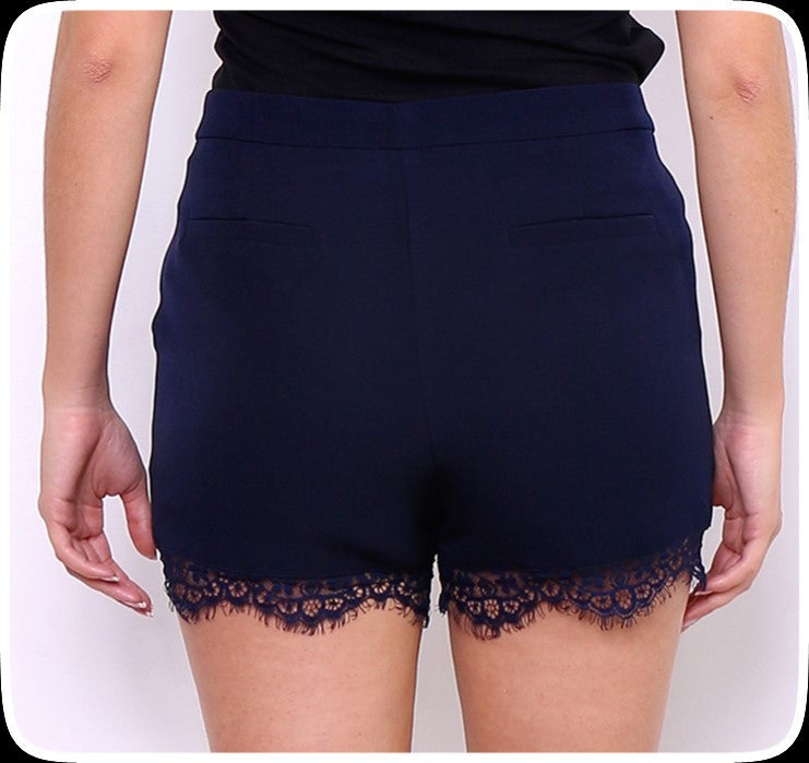 Shorts με δανδέλα στα τελειώματα