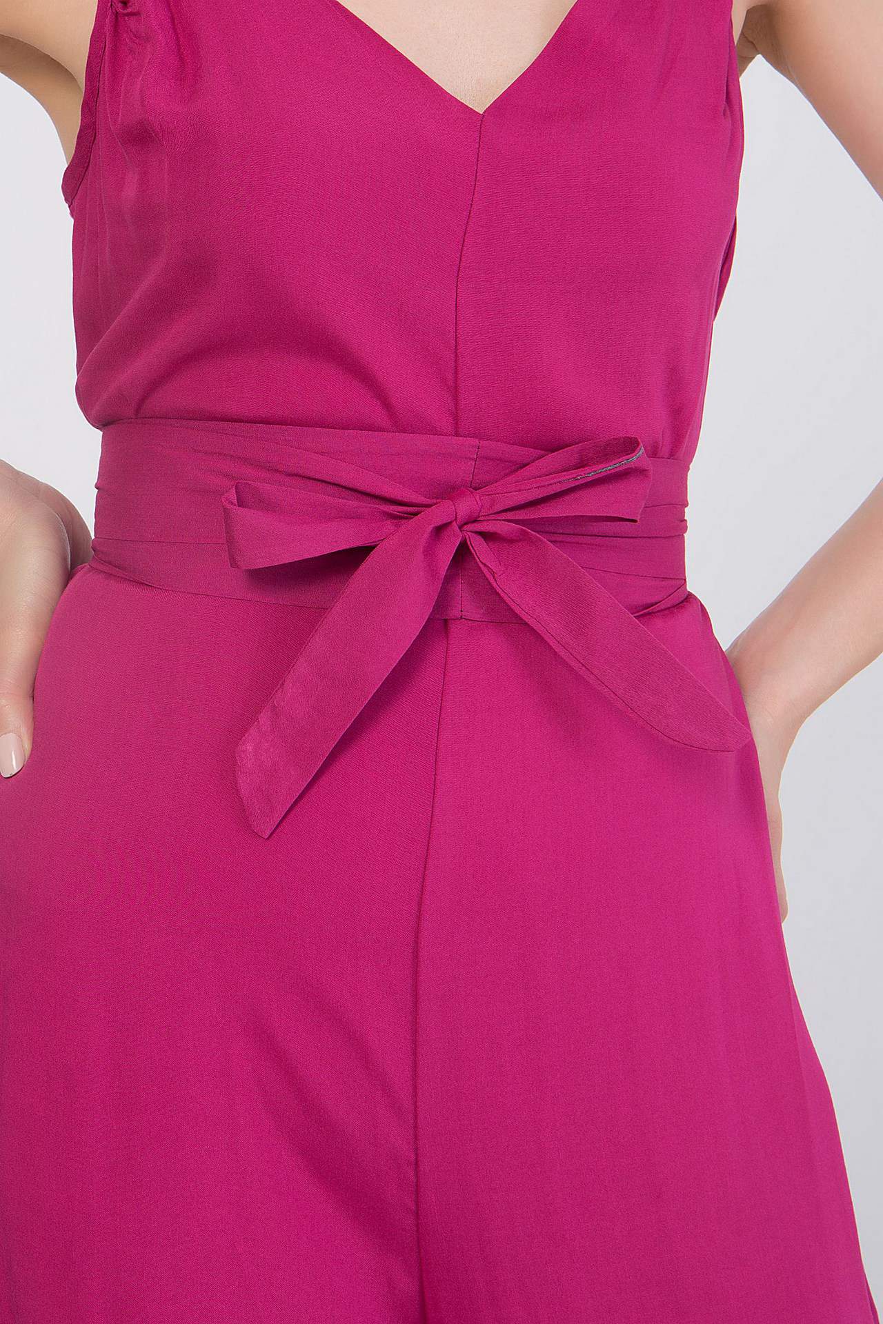 Ολόσωμη φόρμα με ζώνη