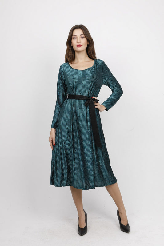 Φόρεμα midi με ζώνη στη μέση