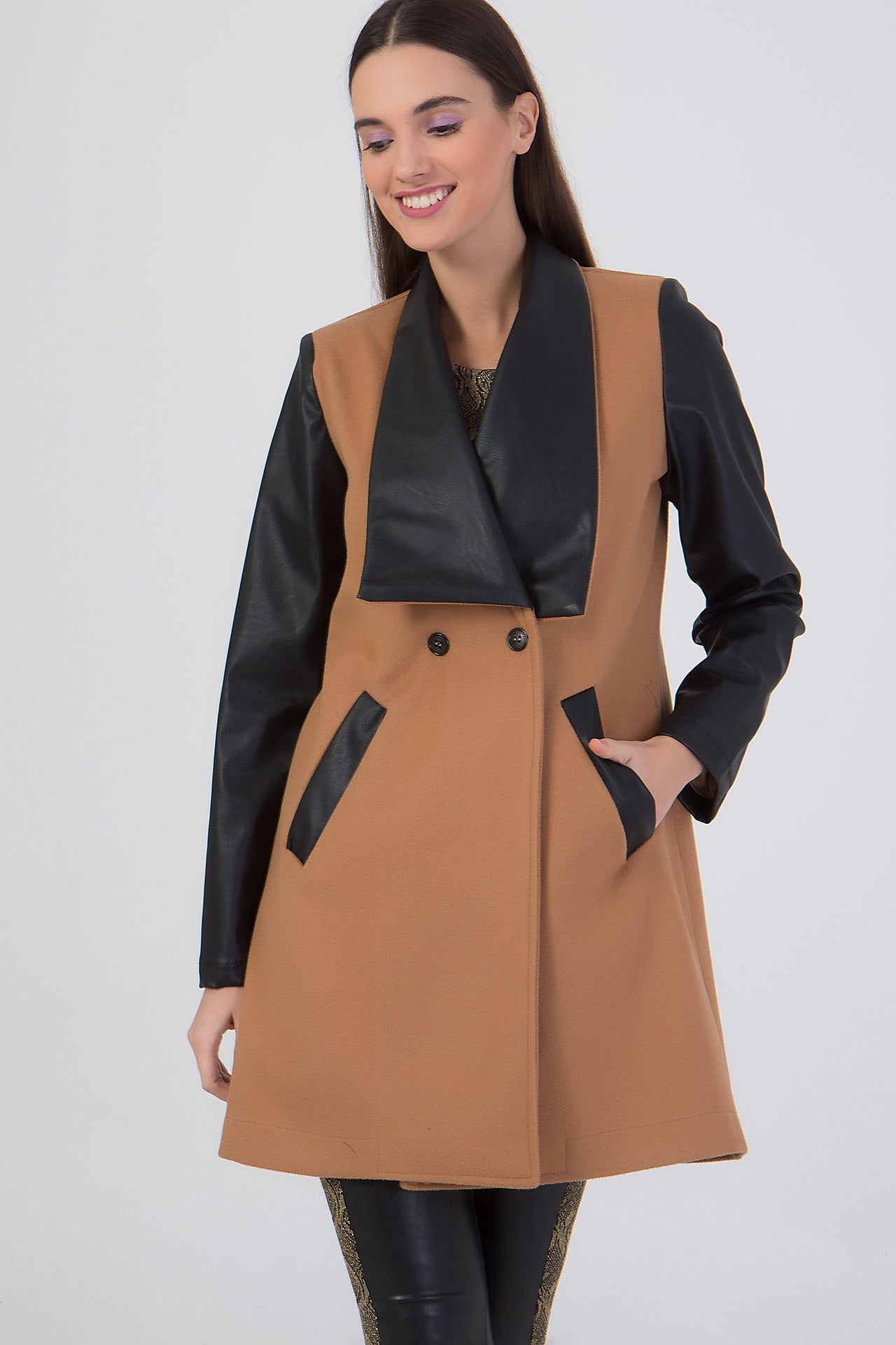 Jacket με λεπτομέρειες δερματίνης