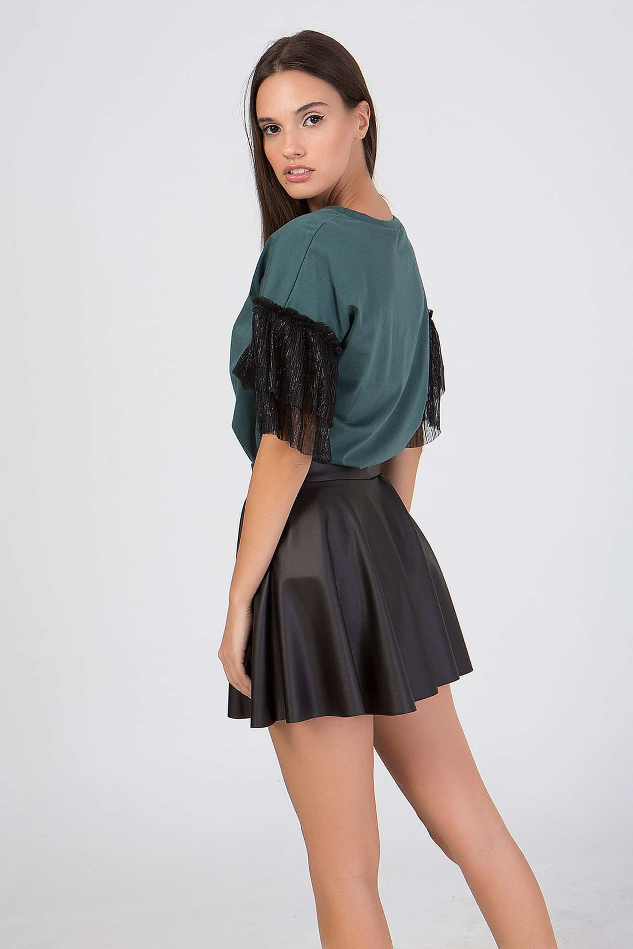 Top με λεπτομέρεια από τούλι