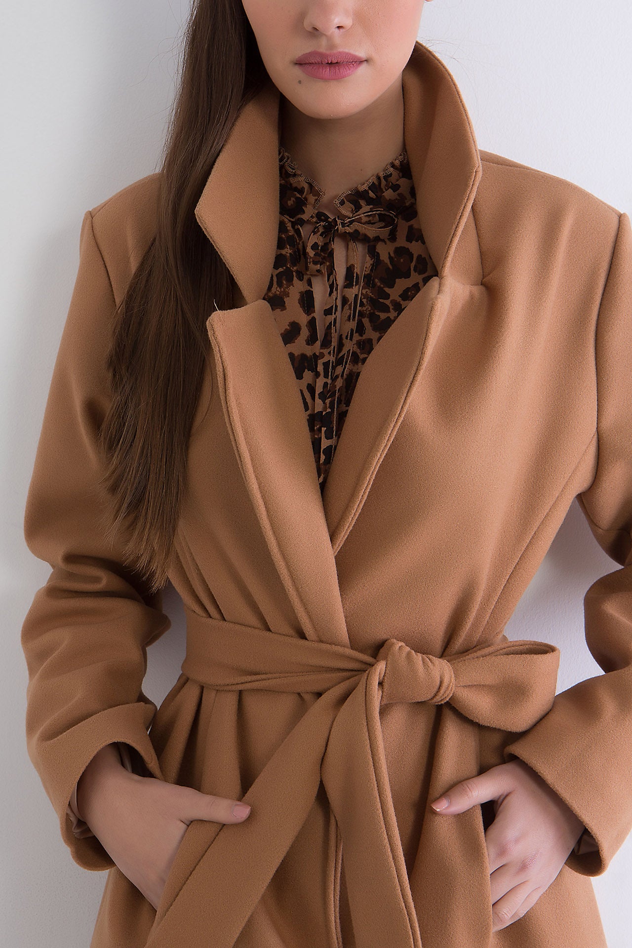 Παλτό με πέτα και ζώνη