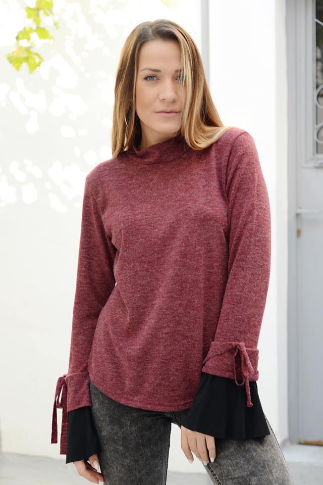 Μπλούζα πλεκτή με μανίκι καμπάνα