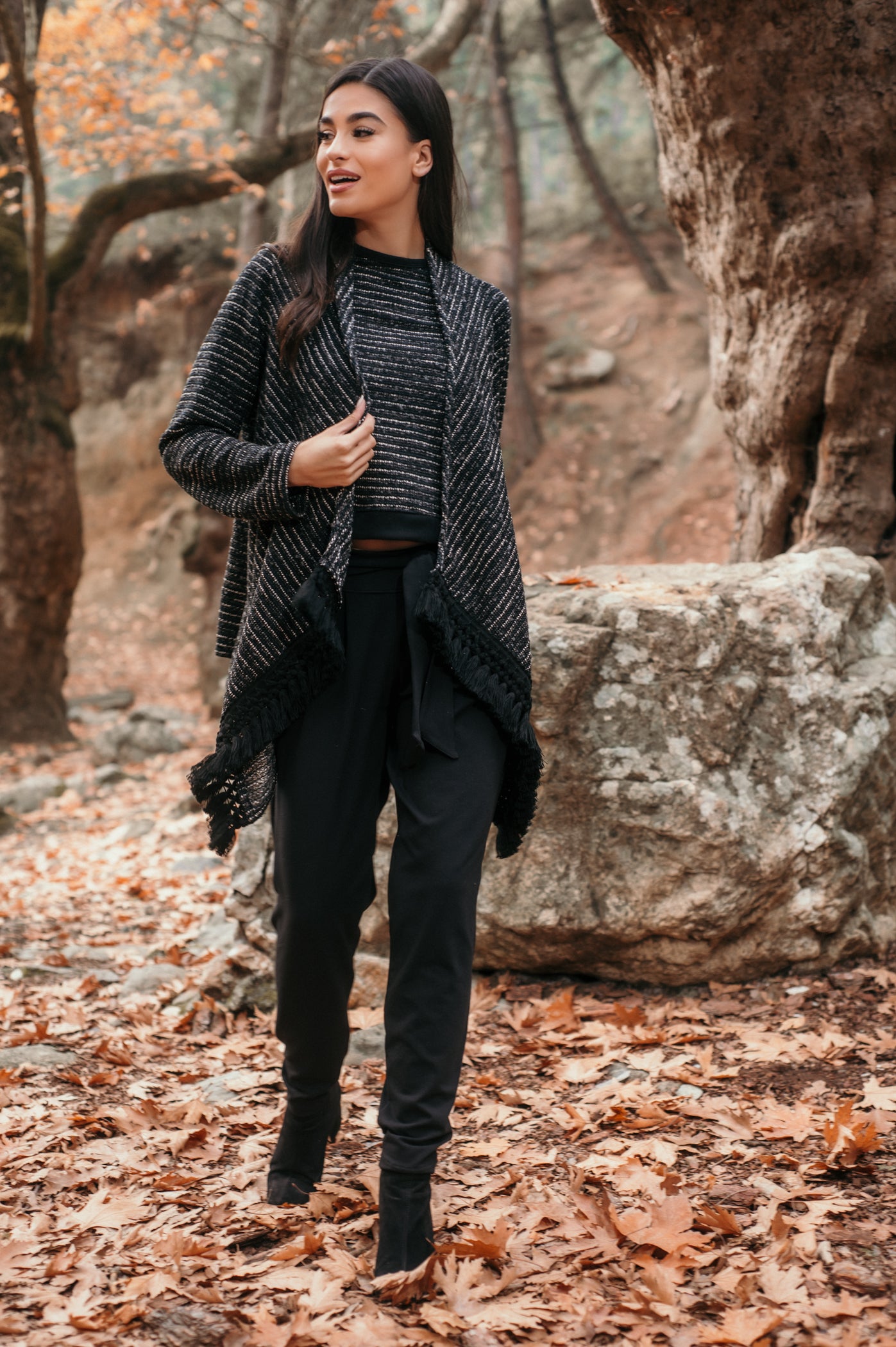 Ζακέτα ημιμάλλινη με κρόσσια