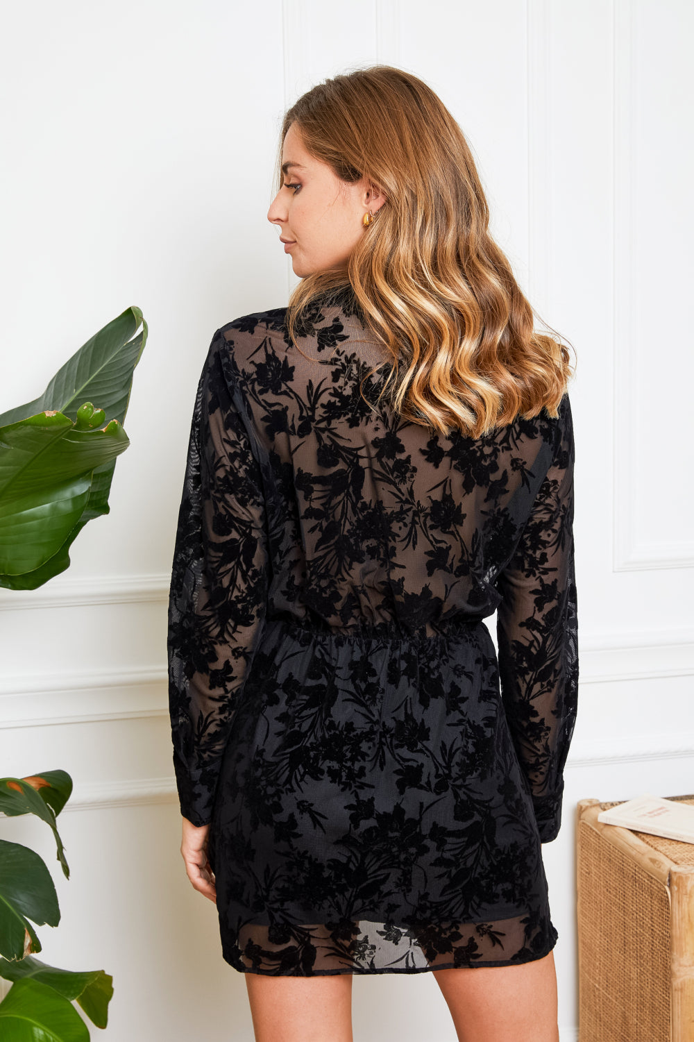 Φόρεμα mini croise με βελουτέ floral