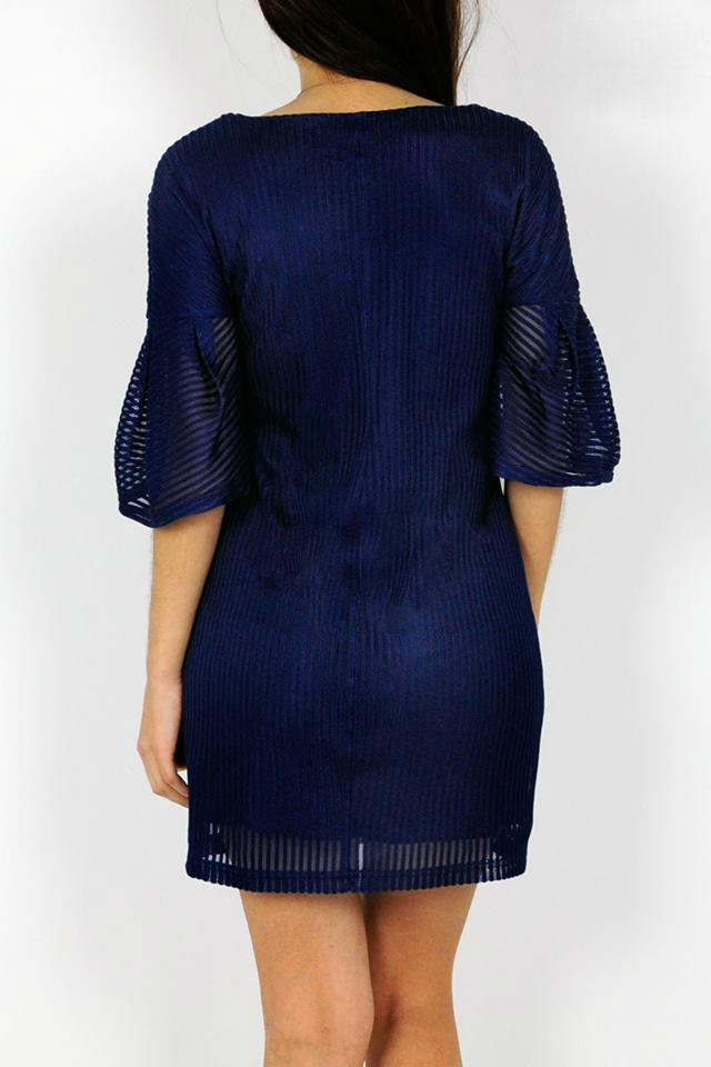 Φόρεμα με βολάν στα μανίκια