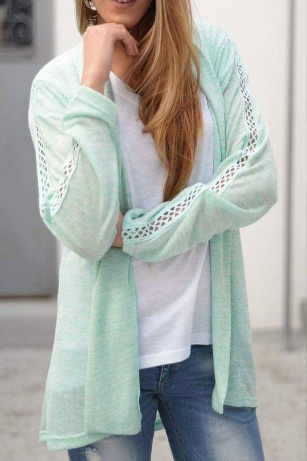 Ζακέτα με τρέσσα στα μανίκια