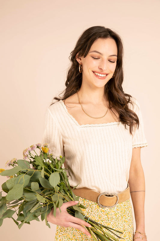 Τοπ με ανάγλυφα σχέδια