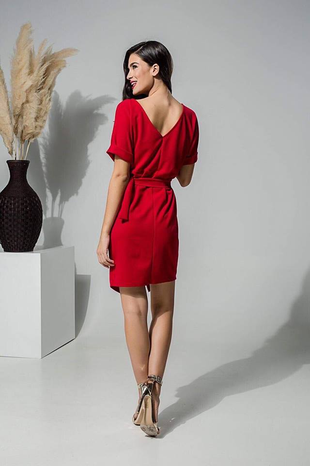 Φόρεμα midi με ζώνη