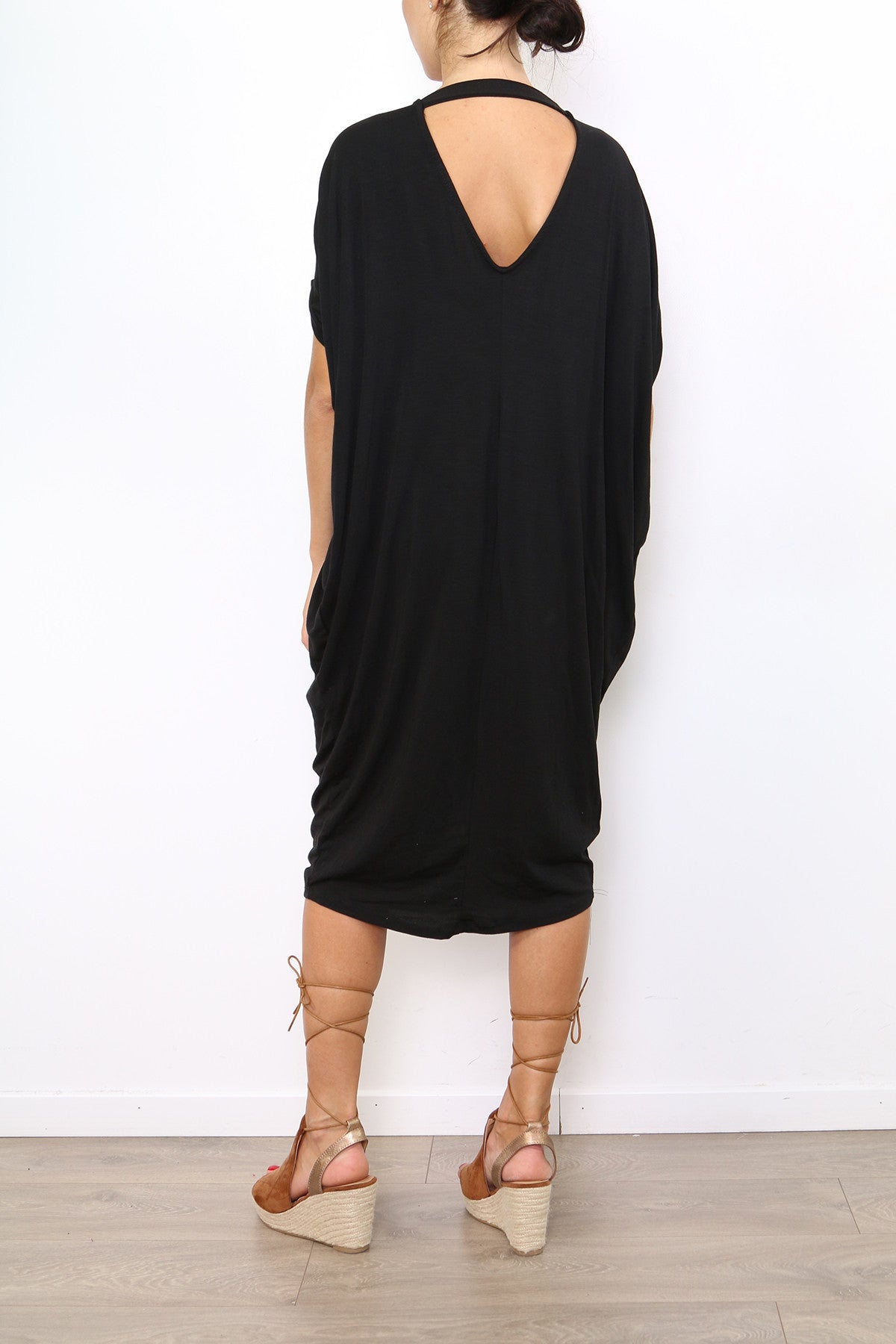 Φόρεμα βισκόζης με άνοιγμα στην πλάτη