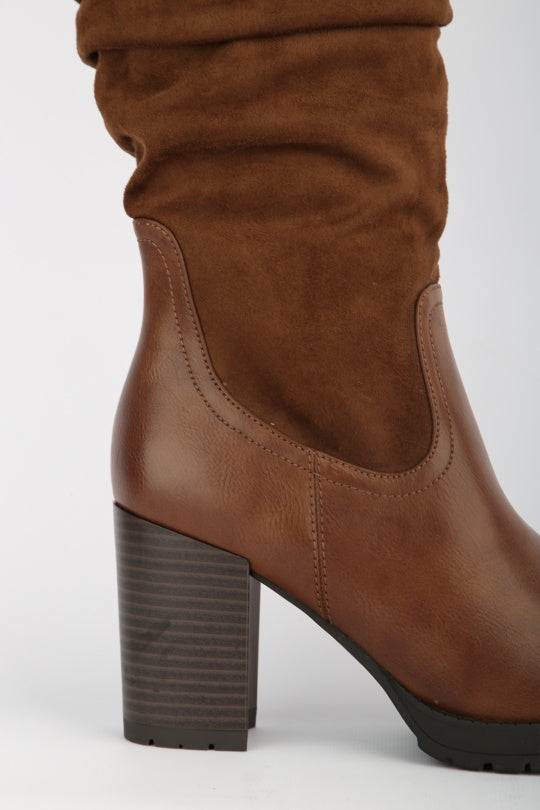 Μπότα από suede και δερματίνη