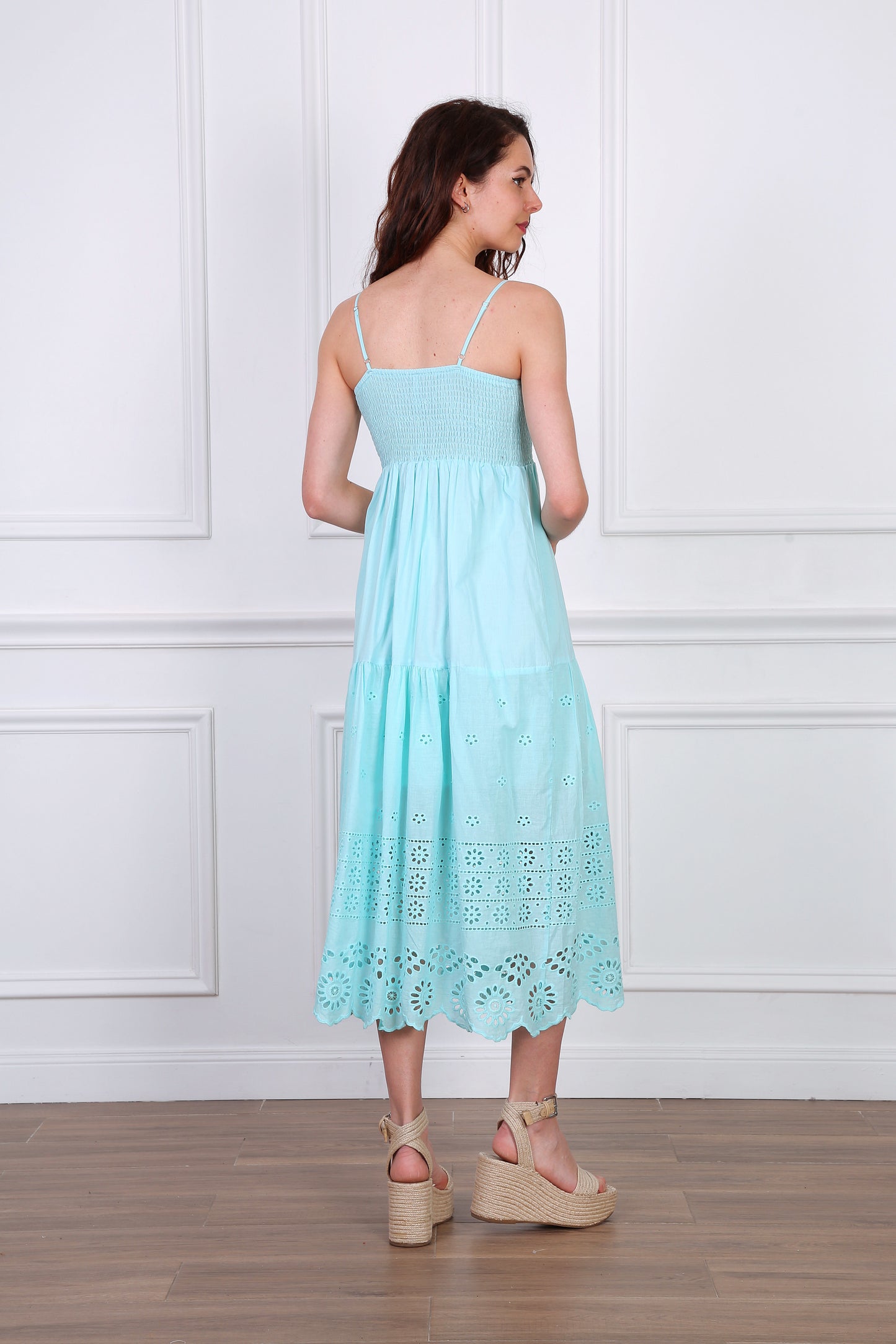 Φόρεμα midi με κέντημα