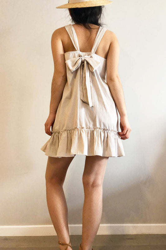 Φόρεμα mini με φιόγκο στην πλάτη